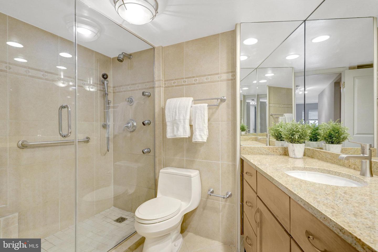 5902 MOUNT EAGLE DR #817, ALEXANDRIA, Virginia 22303, 1 Bedroom Bedrooms, ,1 BathroomBathrooms,Residential,For sale,5902 MOUNT EAGLE DR #817,VAFX2261234 MLS # VAFX2261234