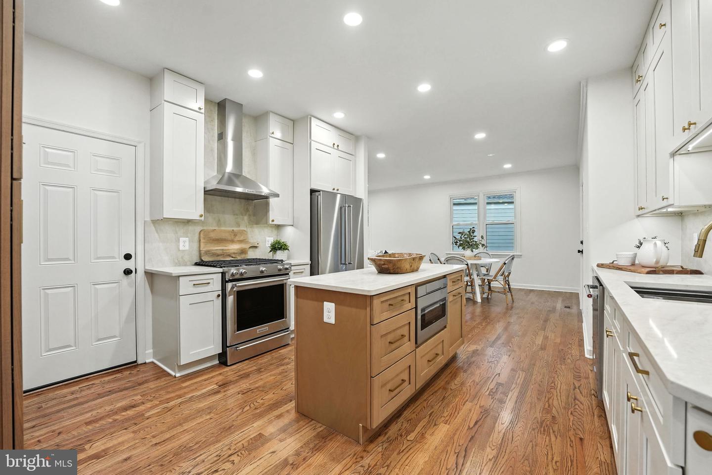 1540 N EDGEWOOD ST, ARLINGTON, Virginia 22201, 4 Bedrooms Bedrooms, ,4 BathroomsBathrooms,Residential,For sale,1540 N EDGEWOOD ST,VAAR2062264 MLS # VAAR2062264