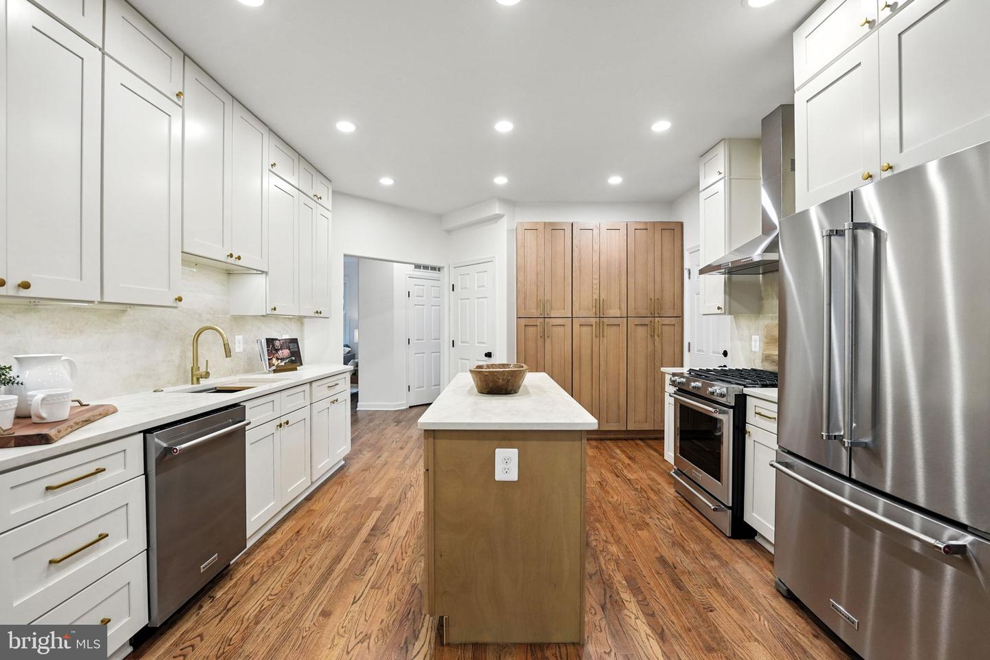 1540 N EDGEWOOD ST, ARLINGTON, Virginia 22201, 4 Bedrooms Bedrooms, ,4 BathroomsBathrooms,Residential,For sale,1540 N EDGEWOOD ST,VAAR2062264 MLS # VAAR2062264