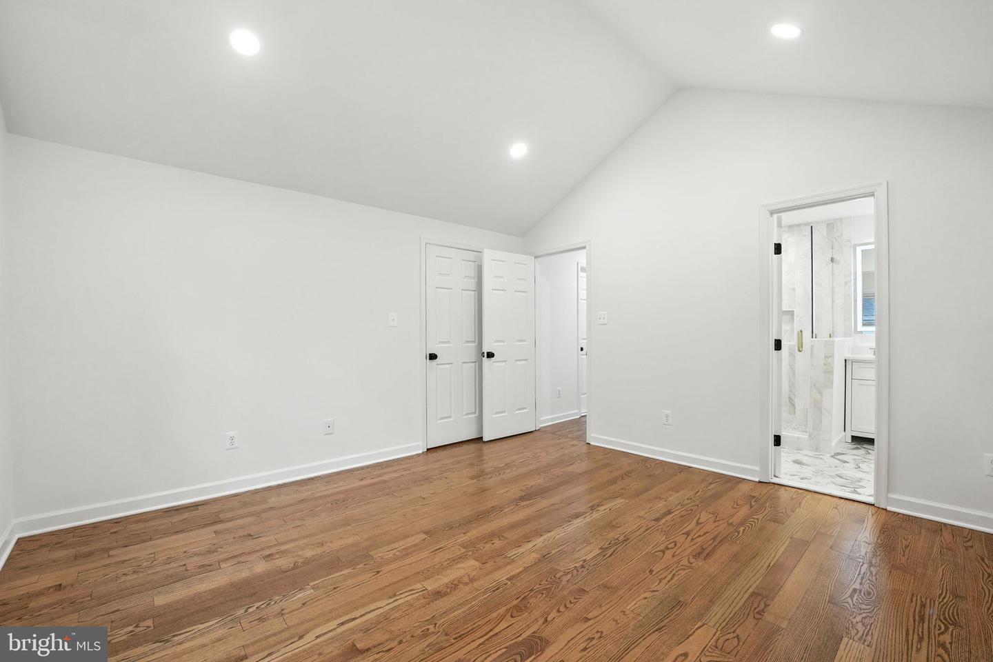 1540 N EDGEWOOD ST, ARLINGTON, Virginia 22201, 4 Bedrooms Bedrooms, ,4 BathroomsBathrooms,Residential,For sale,1540 N EDGEWOOD ST,VAAR2062264 MLS # VAAR2062264
