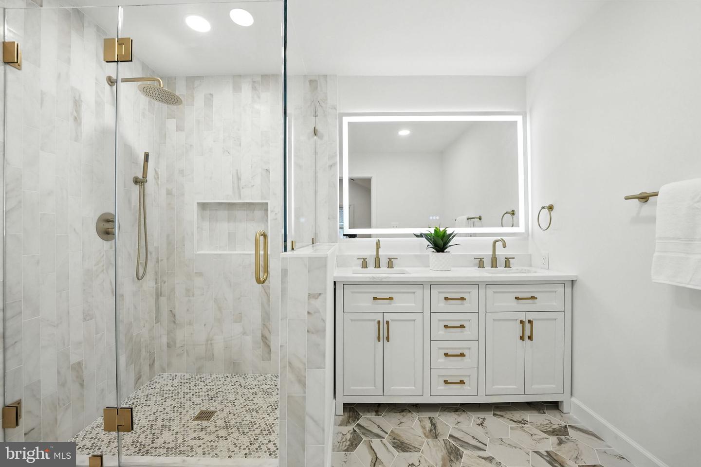 1540 N EDGEWOOD ST, ARLINGTON, Virginia 22201, 4 Bedrooms Bedrooms, ,4 BathroomsBathrooms,Residential,For sale,1540 N EDGEWOOD ST,VAAR2062264 MLS # VAAR2062264