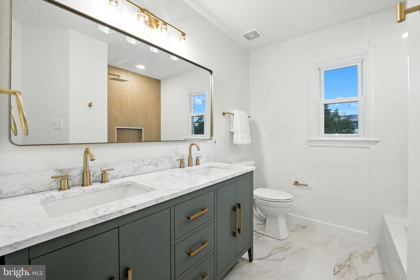 1540 N EDGEWOOD ST, ARLINGTON, Virginia 22201, 4 Bedrooms Bedrooms, ,4 BathroomsBathrooms,Residential,For sale,1540 N EDGEWOOD ST,VAAR2062264 MLS # VAAR2062264