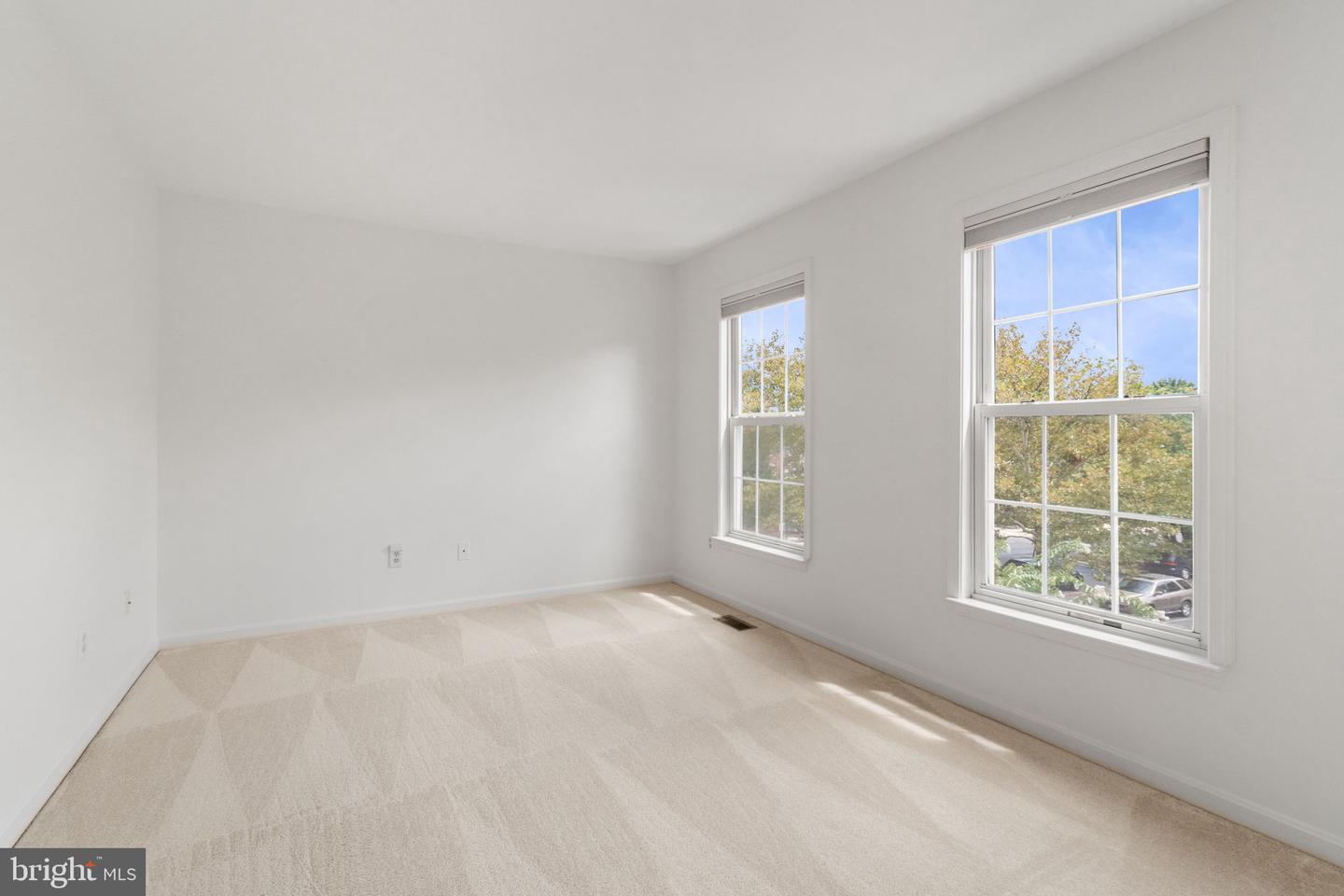 22025 GUILFORD STATION TERRACE, STERLING, Virginia 20166, 2 Bedrooms Bedrooms, ,2 BathroomsBathrooms,Residential,For sale,22025 GUILFORD STATION TERRACE,VALO2104574 MLS # VALO2104574