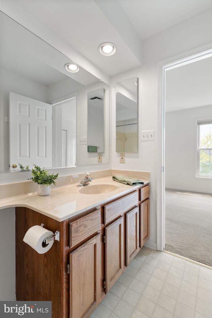 22025 GUILFORD STATION TERRACE, STERLING, Virginia 20166, 2 Bedrooms Bedrooms, ,2 BathroomsBathrooms,Residential,For sale,22025 GUILFORD STATION TERRACE,VALO2104574 MLS # VALO2104574