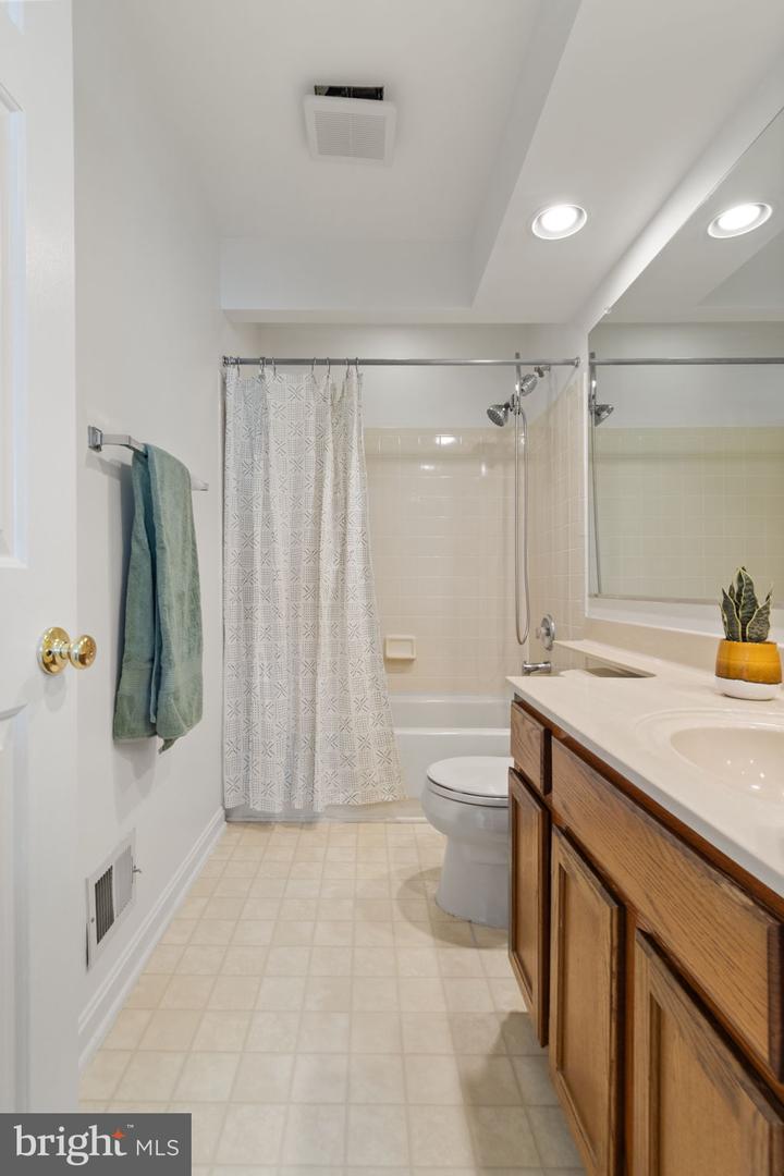 22025 GUILFORD STATION TERRACE, STERLING, Virginia 20166, 2 Bedrooms Bedrooms, ,2 BathroomsBathrooms,Residential,For sale,22025 GUILFORD STATION TERRACE,VALO2104574 MLS # VALO2104574
