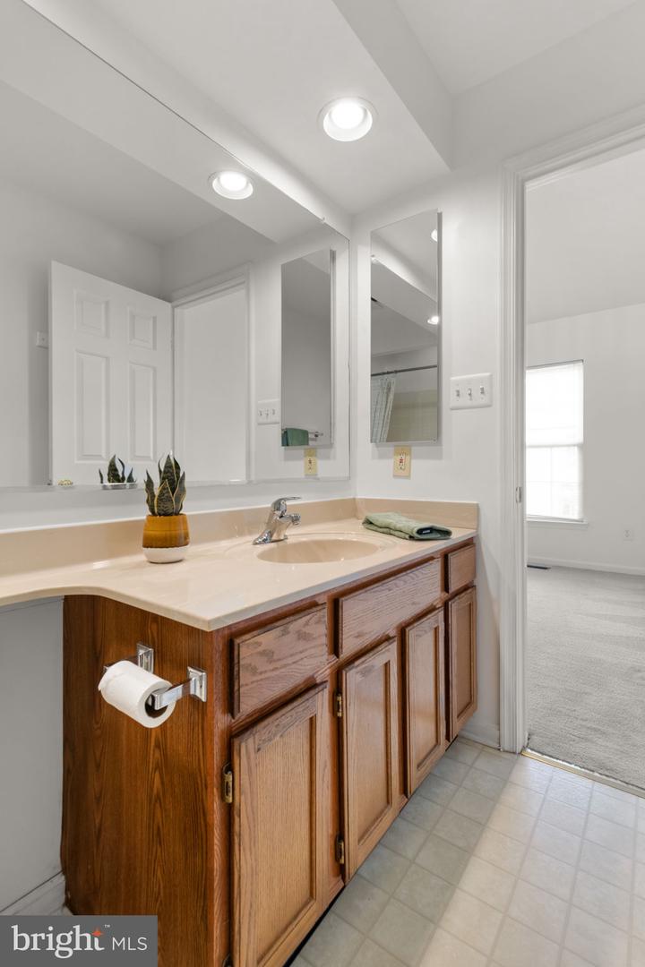 22025 GUILFORD STATION TERRACE, STERLING, Virginia 20166, 2 Bedrooms Bedrooms, ,2 BathroomsBathrooms,Residential,For sale,22025 GUILFORD STATION TERRACE,VALO2104574 MLS # VALO2104574