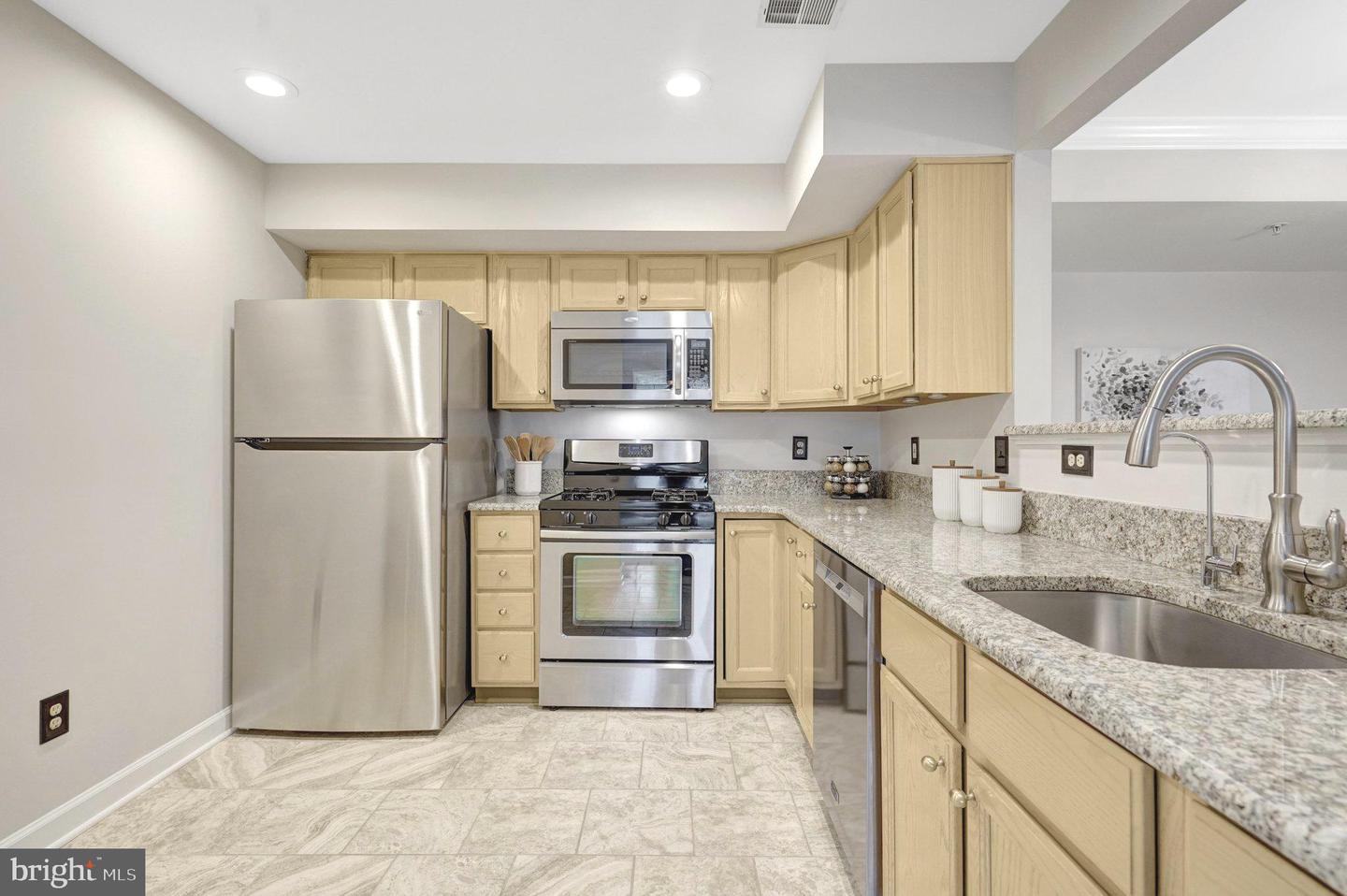 9224 CARDINAL FOREST LN #H, LORTON, Virginia 22079, 2 Bedrooms Bedrooms, ,2 BathroomsBathrooms,Residential,For sale,9224 CARDINAL FOREST LN #H,VAFX2261356 MLS # VAFX2261356