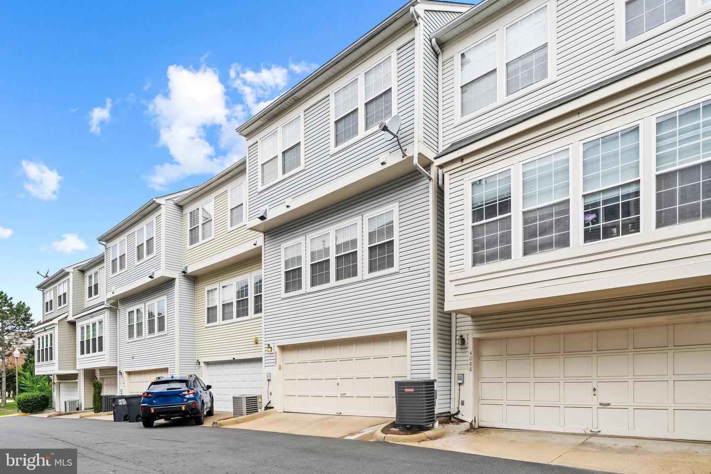 4090 FOUNTAINSIDE LN, FAIRFAX, Virginia 22030, 3 Bedrooms Bedrooms, ,2 BathroomsBathrooms,Residential,For sale,4090 FOUNTAINSIDE LN,VAFX2261364 MLS # VAFX2261364