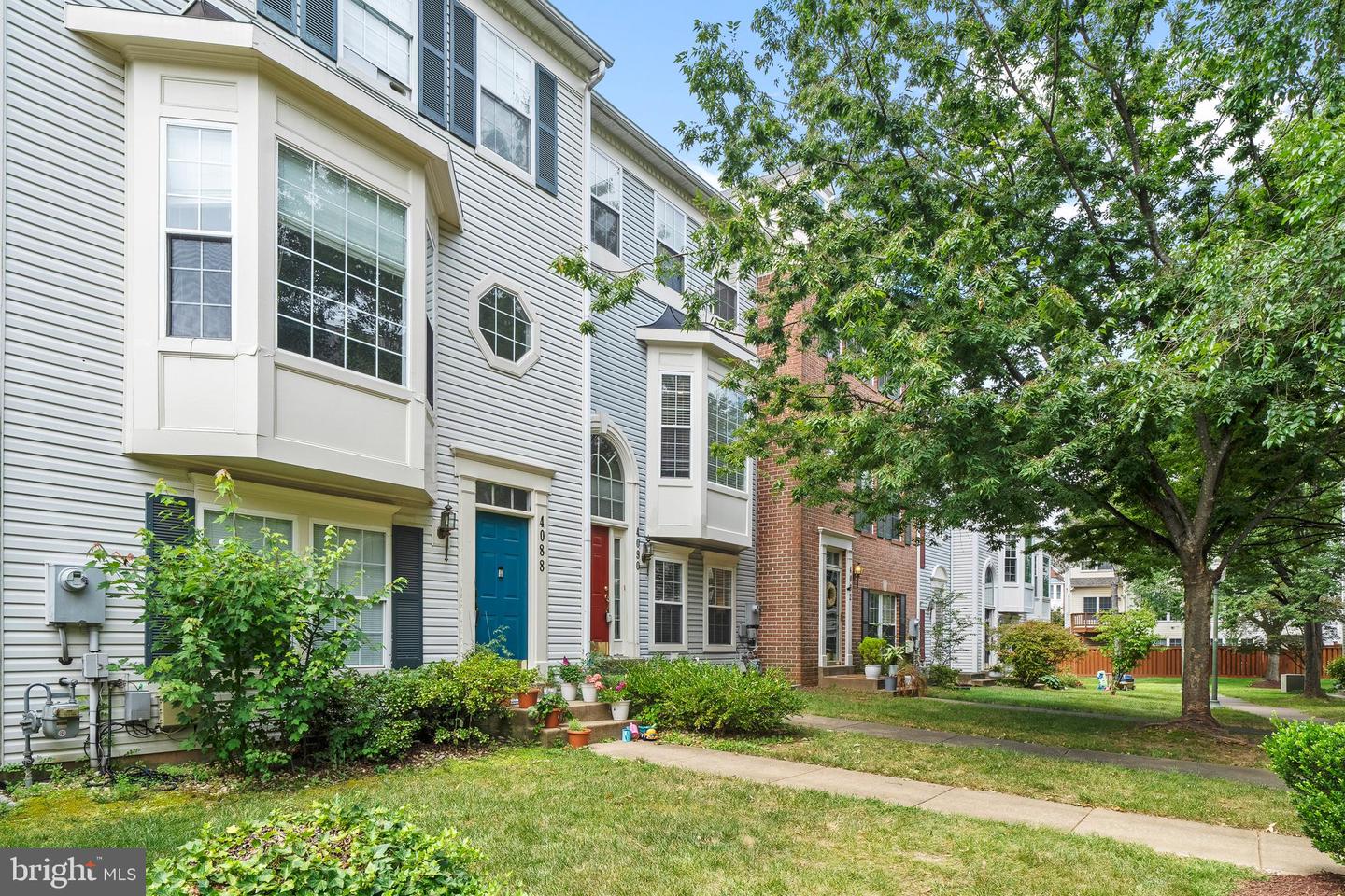 4090 FOUNTAINSIDE LN, FAIRFAX, Virginia 22030, 3 Bedrooms Bedrooms, ,2 BathroomsBathrooms,Residential,For sale,4090 FOUNTAINSIDE LN,VAFX2261364 MLS # VAFX2261364