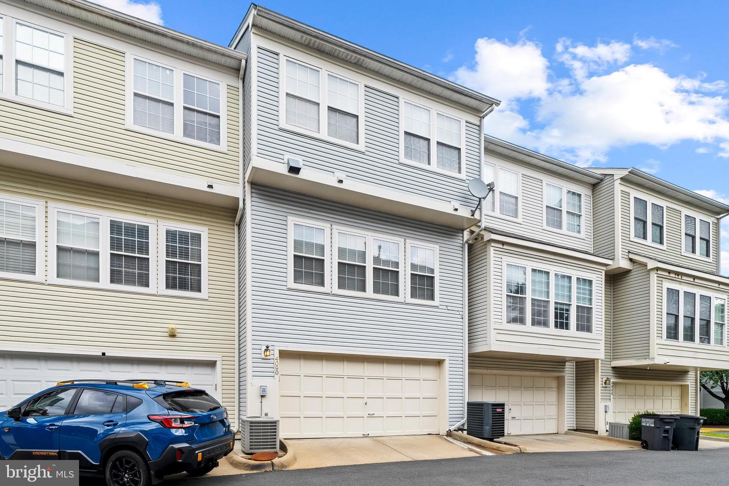4090 FOUNTAINSIDE LN, FAIRFAX, Virginia 22030, 3 Bedrooms Bedrooms, ,2 BathroomsBathrooms,Residential,For sale,4090 FOUNTAINSIDE LN,VAFX2261364 MLS # VAFX2261364