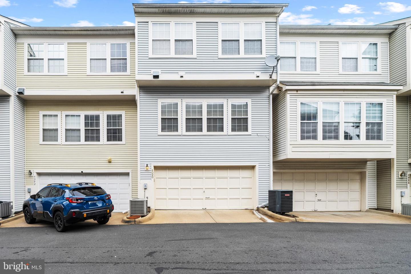 4090 FOUNTAINSIDE LN, FAIRFAX, Virginia 22030, 3 Bedrooms Bedrooms, ,2 BathroomsBathrooms,Residential,For sale,4090 FOUNTAINSIDE LN,VAFX2261364 MLS # VAFX2261364
