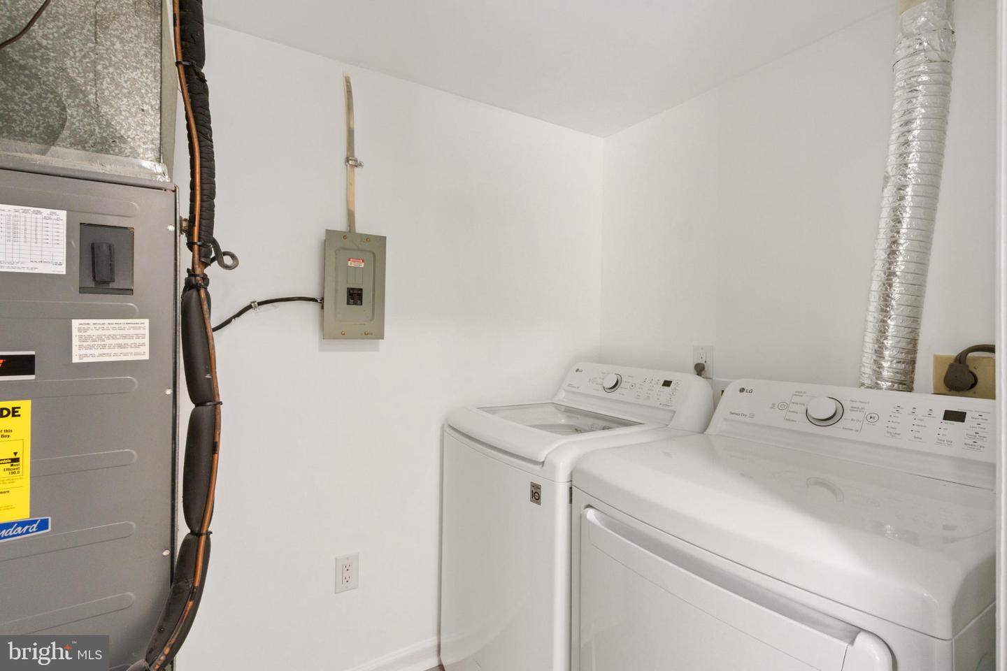 14980 BARKWOOD DR, WOODBRIDGE, Virginia 22193, 3 Bedrooms Bedrooms, 6 Rooms Rooms,2 BathroomsBathrooms,Residential,For sale,14980 BARKWOOD DR,VAPW2101522 MLS # VAPW2101522