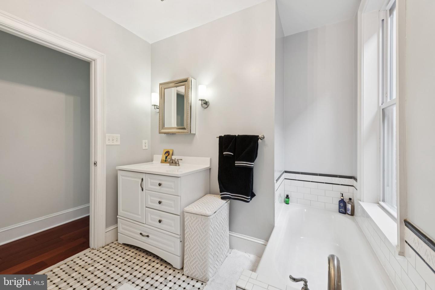117 THOMAS ST NW, WASHINGTON, District Of Columbia 20001, 3 Bedrooms Bedrooms, ,2 BathroomsBathrooms,Residential,For sale,117 THOMAS ST NW,DCDC2215206 MLS # DCDC2215206