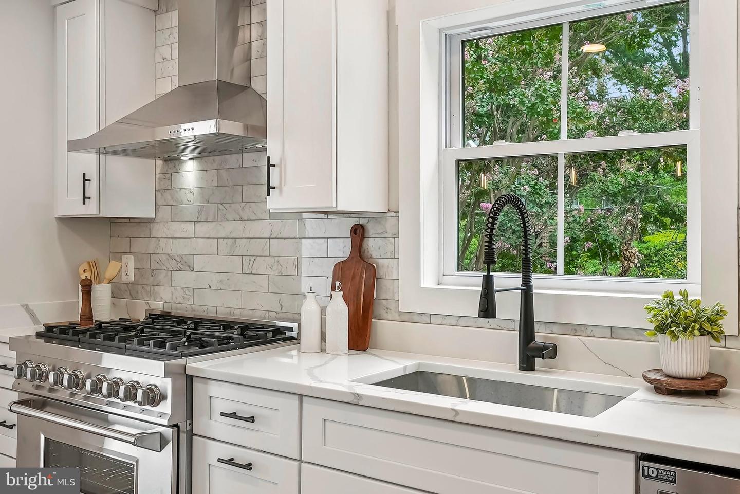 3801 LORCOM LN N, ARLINGTON, Virginia 22207, 4 Bedrooms Bedrooms, ,4 BathroomsBathrooms,Residential,For sale,3801 LORCOM LN N,VAAR2062298 MLS # VAAR2062298