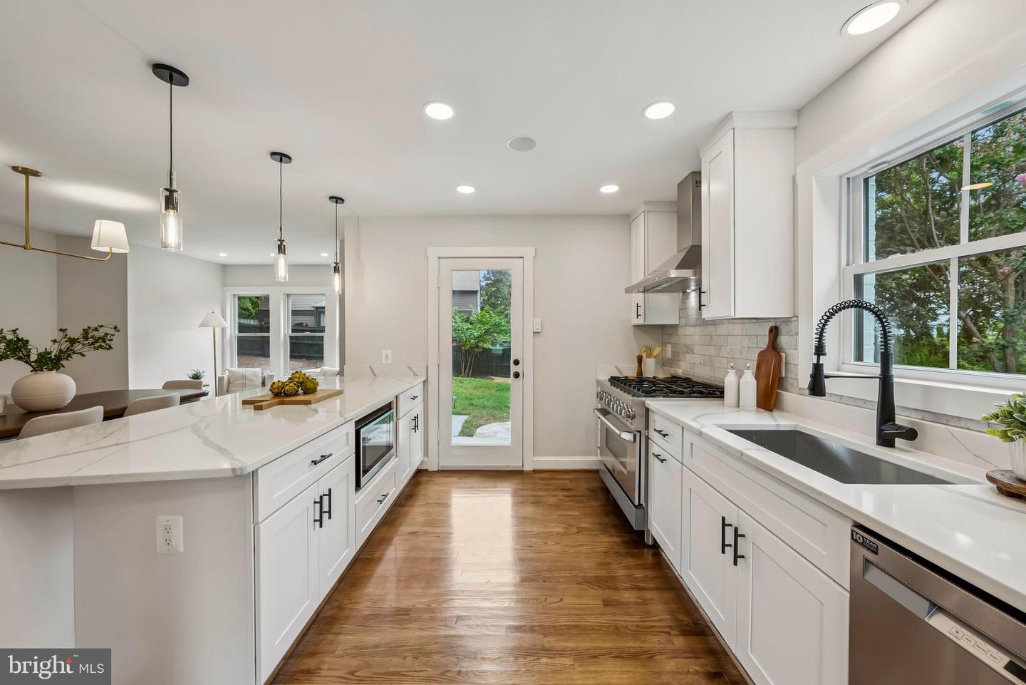 3801 LORCOM LN N, ARLINGTON, Virginia 22207, 4 Bedrooms Bedrooms, ,4 BathroomsBathrooms,Residential,For sale,3801 LORCOM LN N,VAAR2062298 MLS # VAAR2062298