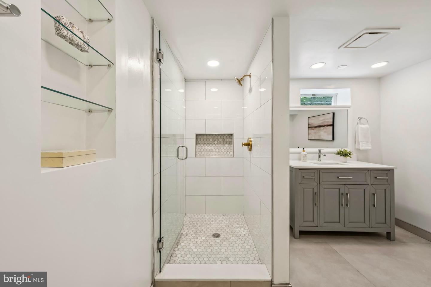 3801 LORCOM LN N, ARLINGTON, Virginia 22207, 4 Bedrooms Bedrooms, ,4 BathroomsBathrooms,Residential,For sale,3801 LORCOM LN N,VAAR2062298 MLS # VAAR2062298