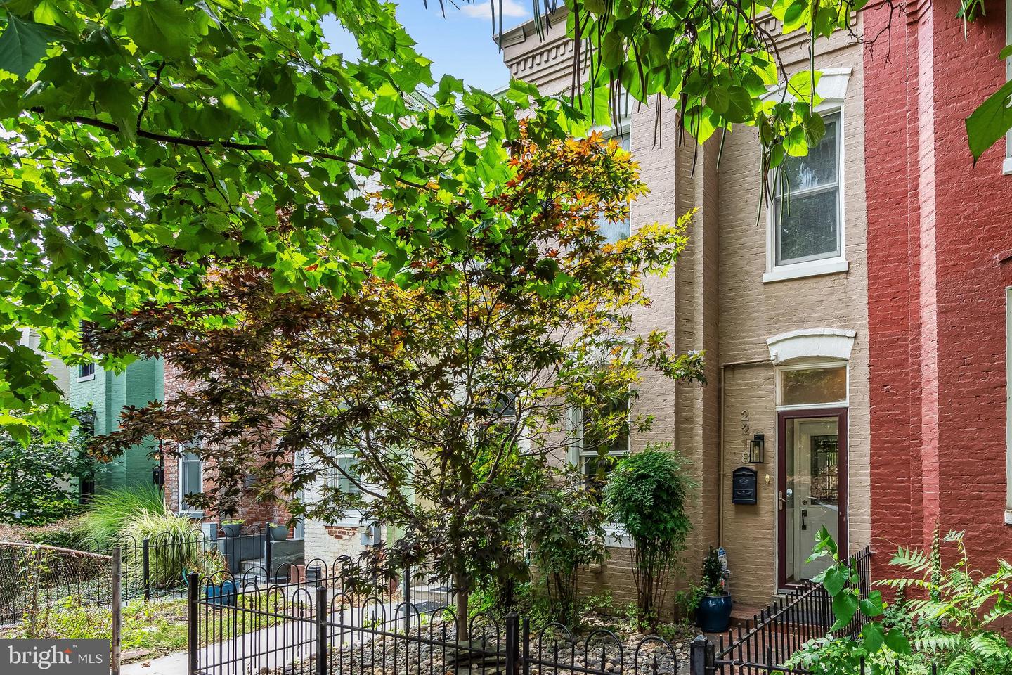 2218 12TH ST NW, WASHINGTON, District Of Columbia 20009, 2 Bedrooms Bedrooms, ,1 BathroomBathrooms,Residential,For sale,2218 12TH ST NW,DCDC2215260 MLS # DCDC2215260