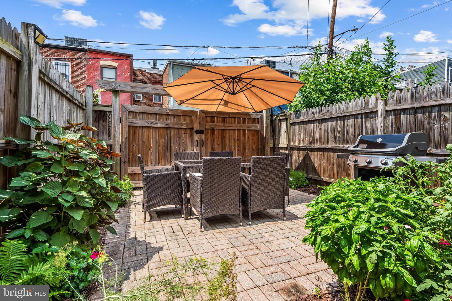 2218 12TH ST NW, WASHINGTON, District Of Columbia 20009, 2 Bedrooms Bedrooms, ,1 BathroomBathrooms,Residential,For sale,2218 12TH ST NW,DCDC2215260 MLS # DCDC2215260