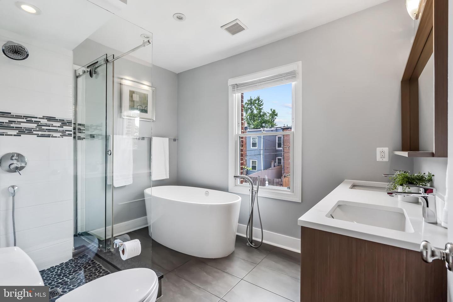 2218 12TH ST NW, WASHINGTON, District Of Columbia 20009, 2 Bedrooms Bedrooms, ,1 BathroomBathrooms,Residential,For sale,2218 12TH ST NW,DCDC2215260 MLS # DCDC2215260