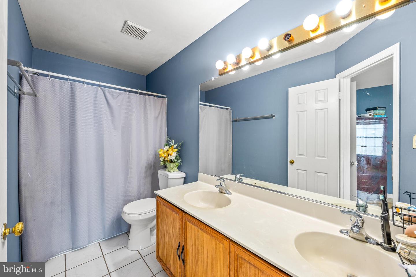 16866 FRANCIS WEST LN, DUMFRIES, Virginia 22026, 5 Bedrooms Bedrooms, ,2 BathroomsBathrooms,Residential,For sale,16866 FRANCIS WEST LN,VAPW2101460 MLS # VAPW2101460