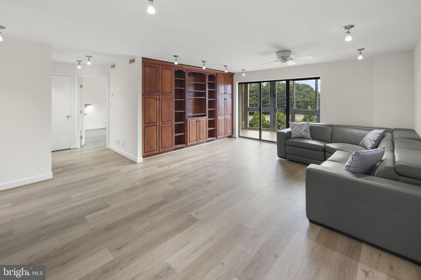 8340 GREENSBORO DR #302, MCLEAN, Virginia 22102, 1 Bedroom Bedrooms, ,1 BathroomBathrooms,Residential,For sale,8340 GREENSBORO DR #302,VAFX2261314 MLS # VAFX2261314