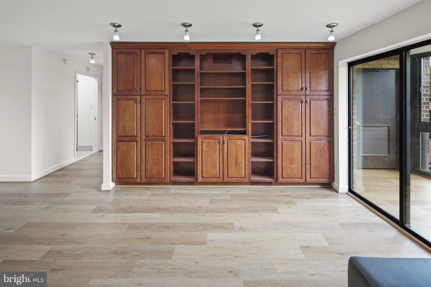 8340 GREENSBORO DR #302, MCLEAN, Virginia 22102, 1 Bedroom Bedrooms, ,1 BathroomBathrooms,Residential,For sale,8340 GREENSBORO DR #302,VAFX2261314 MLS # VAFX2261314