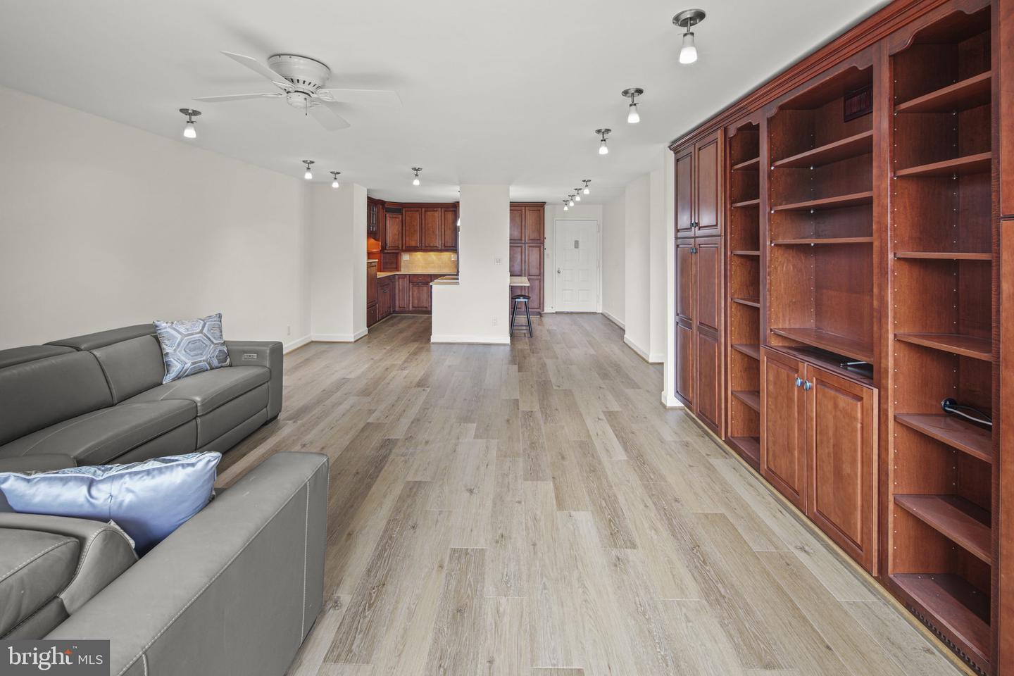 8340 GREENSBORO DR #302, MCLEAN, Virginia 22102, 1 Bedroom Bedrooms, ,1 BathroomBathrooms,Residential,For sale,8340 GREENSBORO DR #302,VAFX2261314 MLS # VAFX2261314