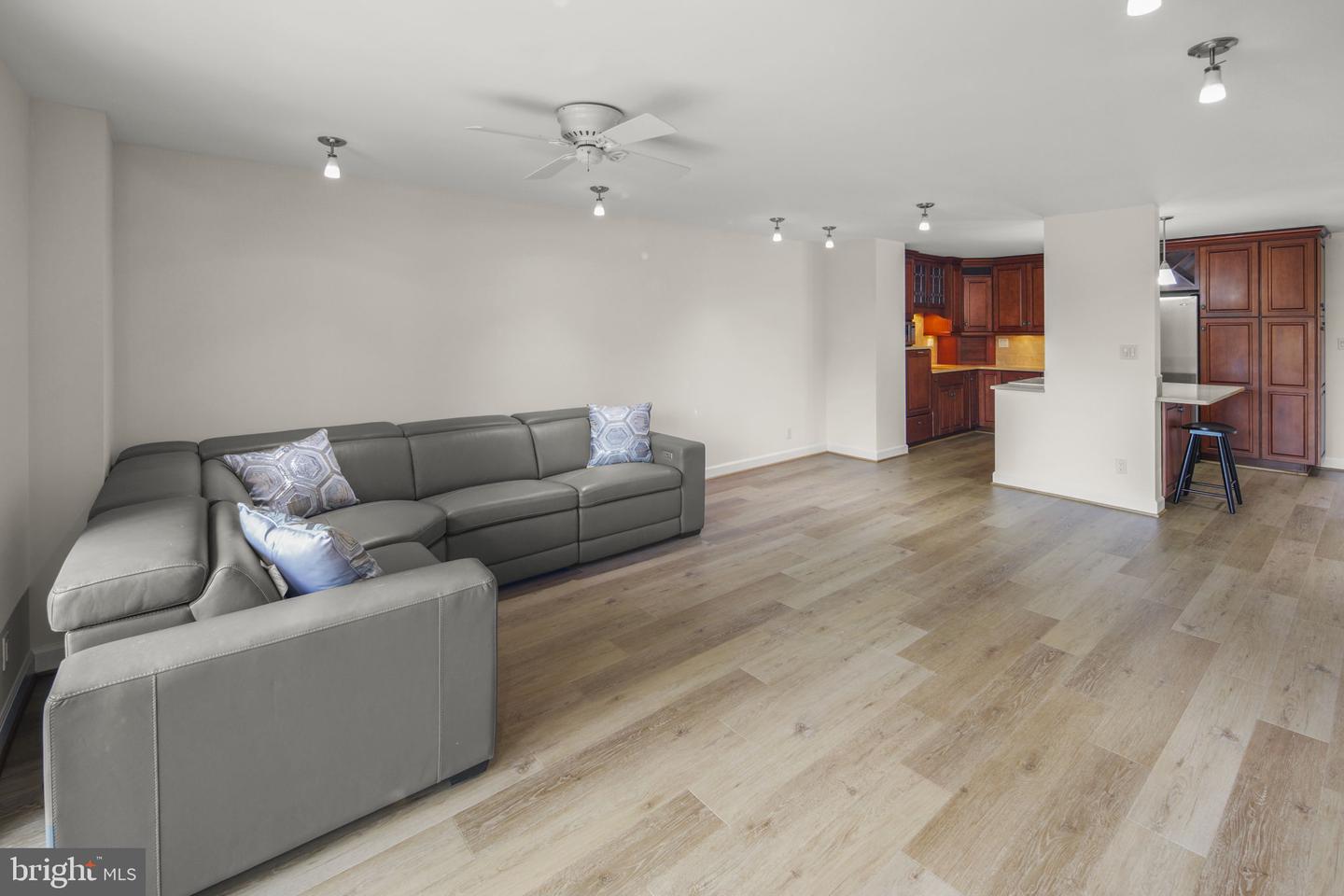 8340 GREENSBORO DR #302, MCLEAN, Virginia 22102, 1 Bedroom Bedrooms, ,1 BathroomBathrooms,Residential,For sale,8340 GREENSBORO DR #302,VAFX2261314 MLS # VAFX2261314