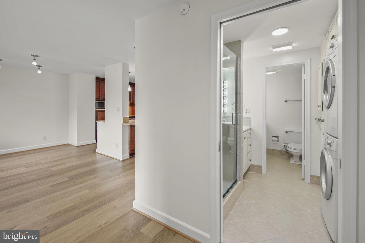 8340 GREENSBORO DR #302, MCLEAN, Virginia 22102, 1 Bedroom Bedrooms, ,1 BathroomBathrooms,Residential,For sale,8340 GREENSBORO DR #302,VAFX2261314 MLS # VAFX2261314