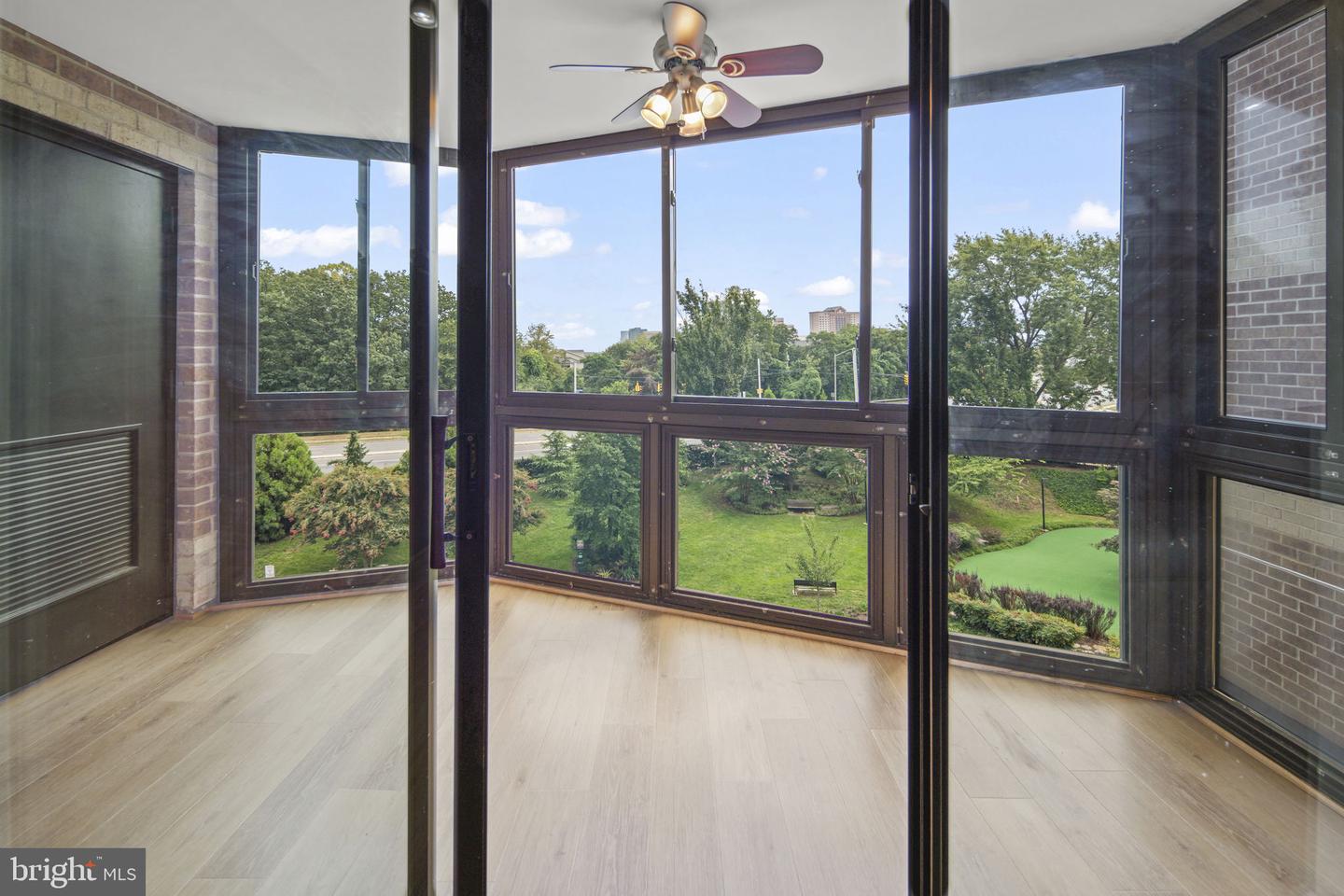 8340 GREENSBORO DR #302, MCLEAN, Virginia 22102, 1 Bedroom Bedrooms, ,1 BathroomBathrooms,Residential,For sale,8340 GREENSBORO DR #302,VAFX2261314 MLS # VAFX2261314