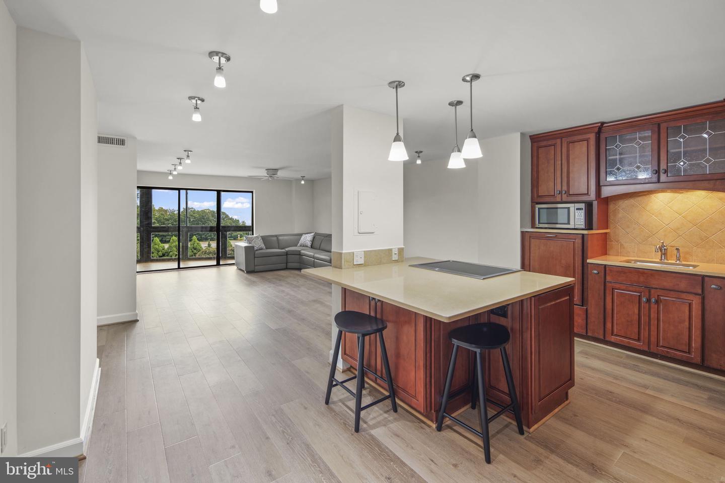 8340 GREENSBORO DR #302, MCLEAN, Virginia 22102, 1 Bedroom Bedrooms, ,1 BathroomBathrooms,Residential,For sale,8340 GREENSBORO DR #302,VAFX2261314 MLS # VAFX2261314