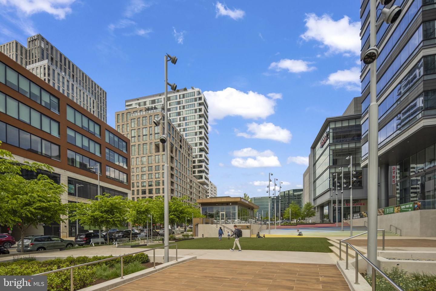 8340 GREENSBORO DR #302, MCLEAN, Virginia 22102, 1 Bedroom Bedrooms, ,1 BathroomBathrooms,Residential,For sale,8340 GREENSBORO DR #302,VAFX2261314 MLS # VAFX2261314