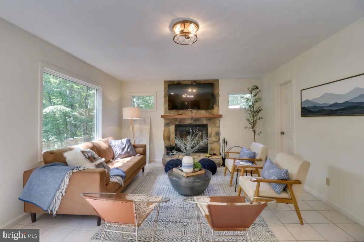149 HOLIDAY HL, MCGAHEYSVILLE, Virginia 22840, 4 Bedrooms Bedrooms, 11 Rooms Rooms,3 BathroomsBathrooms,Residential,For sale,149 HOLIDAY HL,VARO2002496 MLS # VARO2002496