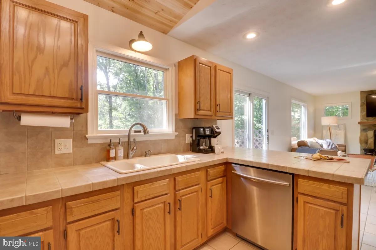 149 HOLIDAY HL, MCGAHEYSVILLE, Virginia 22840, 4 Bedrooms Bedrooms, 11 Rooms Rooms,3 BathroomsBathrooms,Residential,For sale,149 HOLIDAY HL,VARO2002496 MLS # VARO2002496