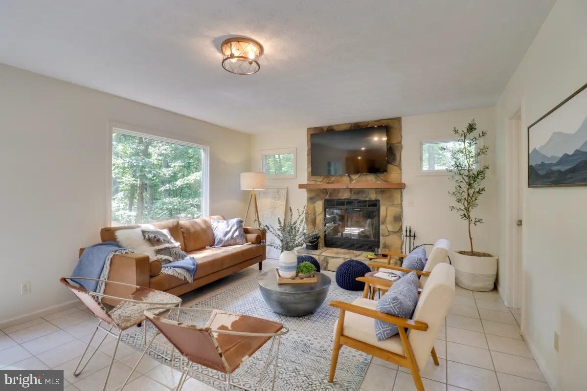 149 HOLIDAY HL, MCGAHEYSVILLE, Virginia 22840, 4 Bedrooms Bedrooms, 11 Rooms Rooms,3 BathroomsBathrooms,Residential,For sale,149 HOLIDAY HL,VARO2002496 MLS # VARO2002496