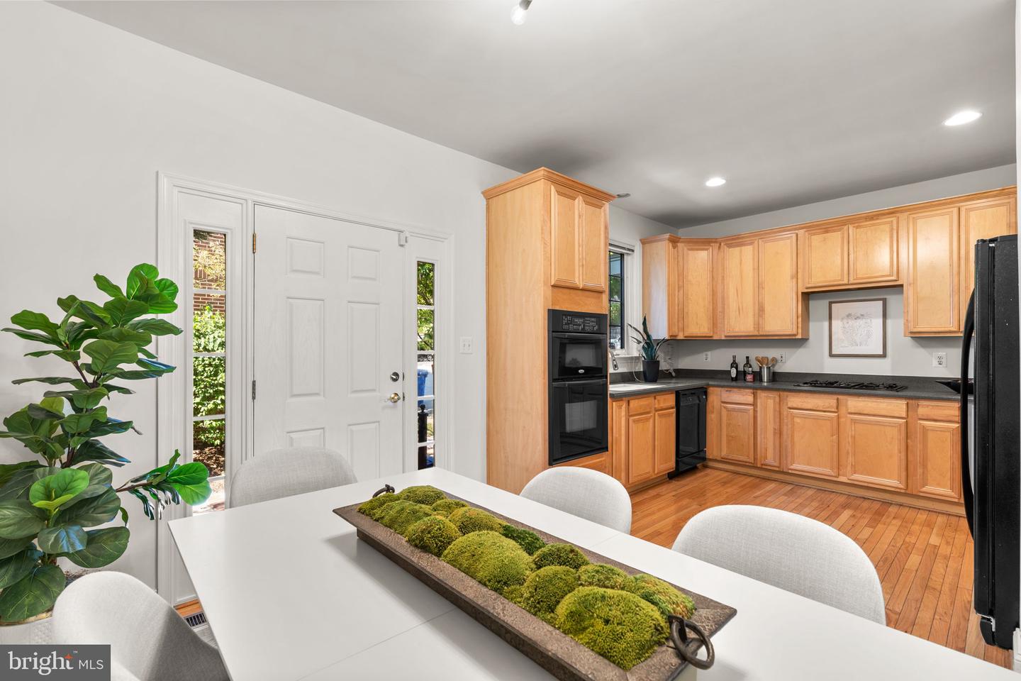 4091 COLUMBIA PIKE, ARLINGTON, Virginia 22204, 3 Bedrooms Bedrooms, 6 Rooms Rooms,2 BathroomsBathrooms,Residential,For sale,4091 COLUMBIA PIKE,VAAR2062340 MLS # VAAR2062340
