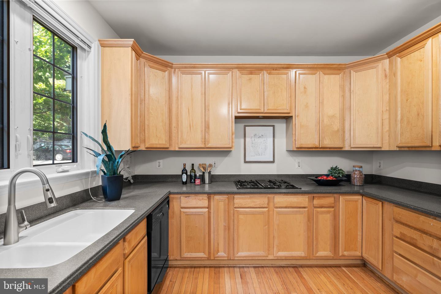 4091 COLUMBIA PIKE, ARLINGTON, Virginia 22204, 3 Bedrooms Bedrooms, 6 Rooms Rooms,2 BathroomsBathrooms,Residential,For sale,4091 COLUMBIA PIKE,VAAR2062340 MLS # VAAR2062340