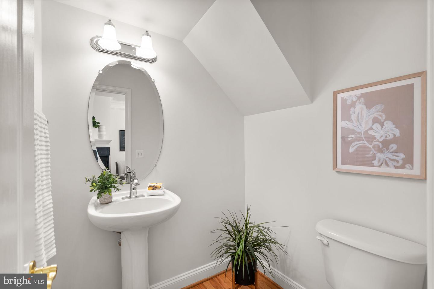 4091 COLUMBIA PIKE, ARLINGTON, Virginia 22204, 3 Bedrooms Bedrooms, 6 Rooms Rooms,2 BathroomsBathrooms,Residential,For sale,4091 COLUMBIA PIKE,VAAR2062340 MLS # VAAR2062340