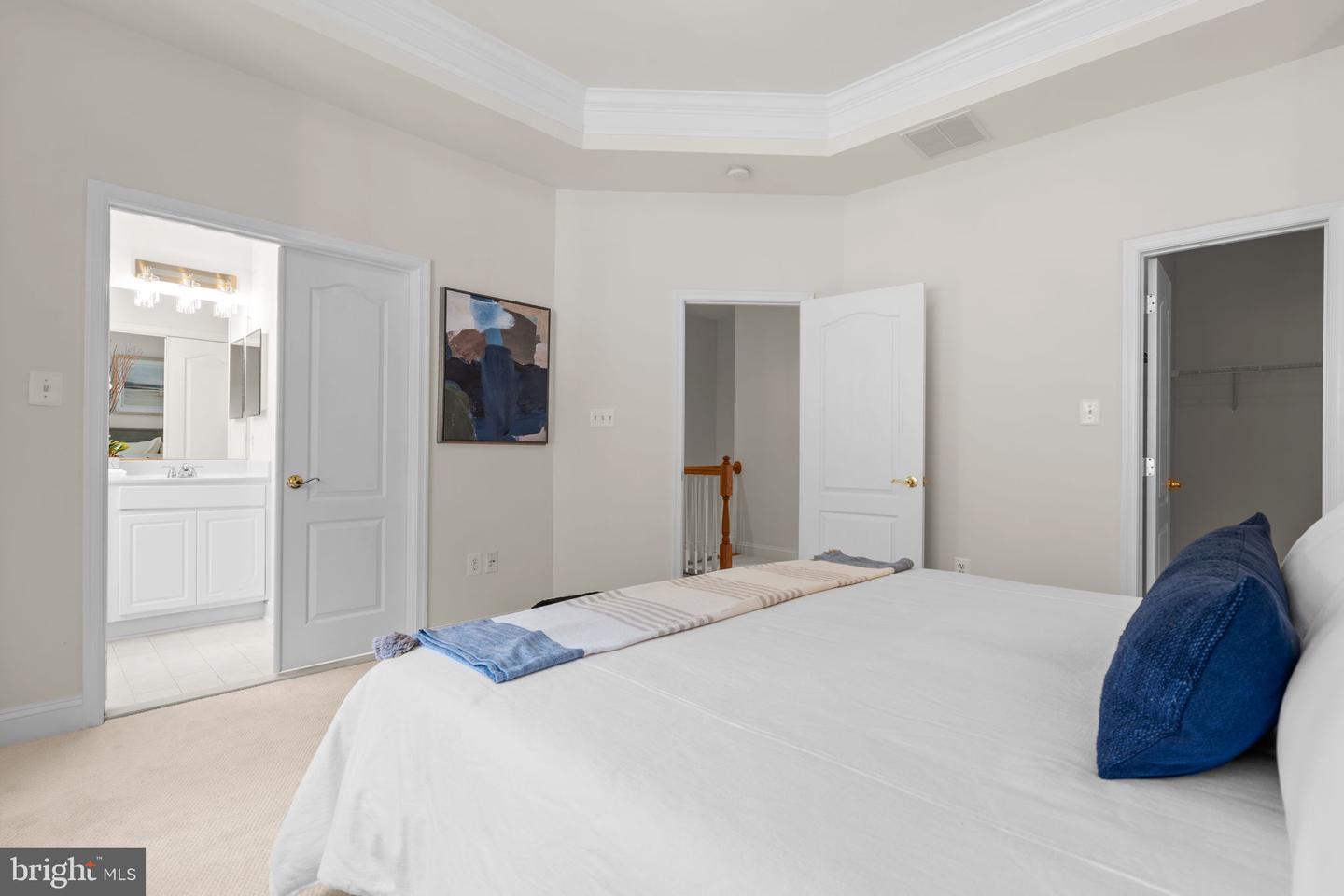 4091 COLUMBIA PIKE, ARLINGTON, Virginia 22204, 3 Bedrooms Bedrooms, 6 Rooms Rooms,2 BathroomsBathrooms,Residential,For sale,4091 COLUMBIA PIKE,VAAR2062340 MLS # VAAR2062340