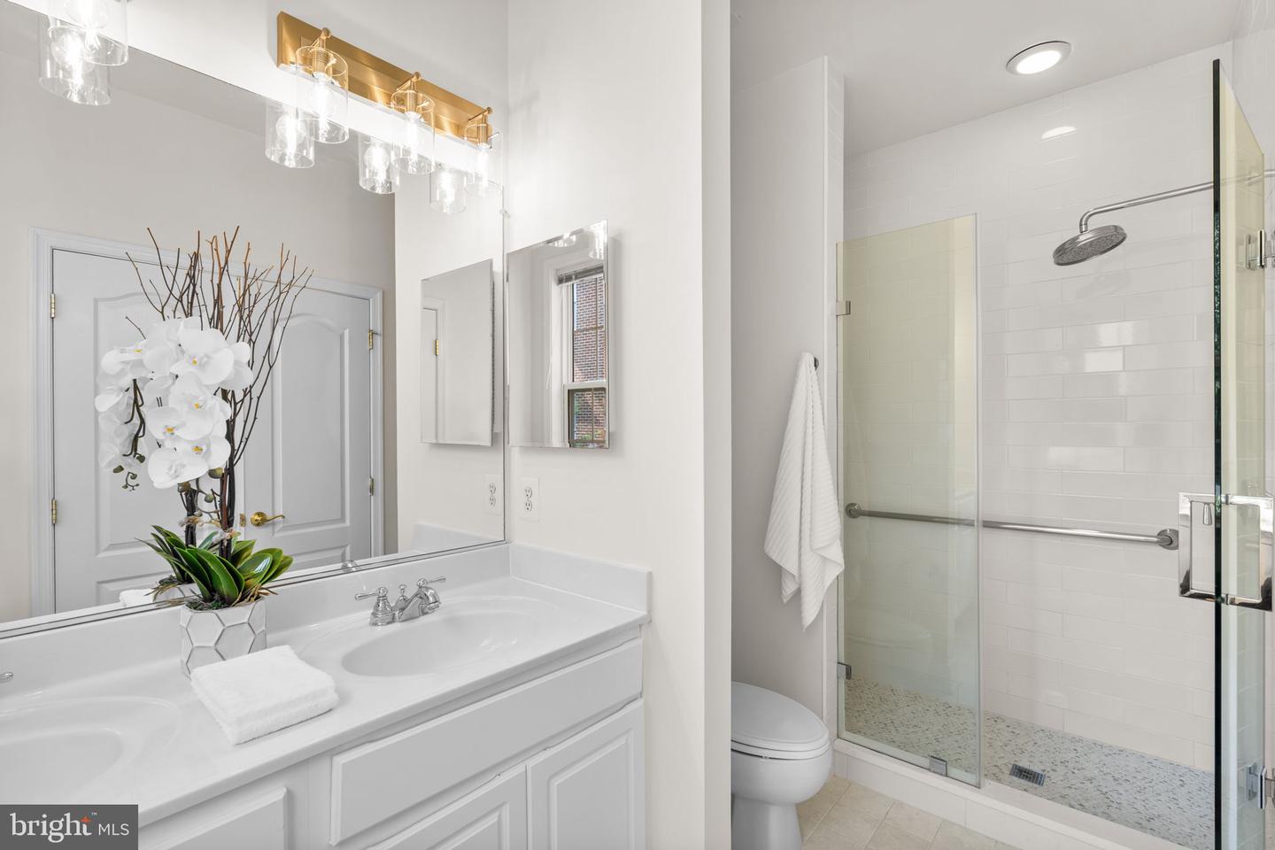 4091 COLUMBIA PIKE, ARLINGTON, Virginia 22204, 3 Bedrooms Bedrooms, 6 Rooms Rooms,2 BathroomsBathrooms,Residential,For sale,4091 COLUMBIA PIKE,VAAR2062340 MLS # VAAR2062340