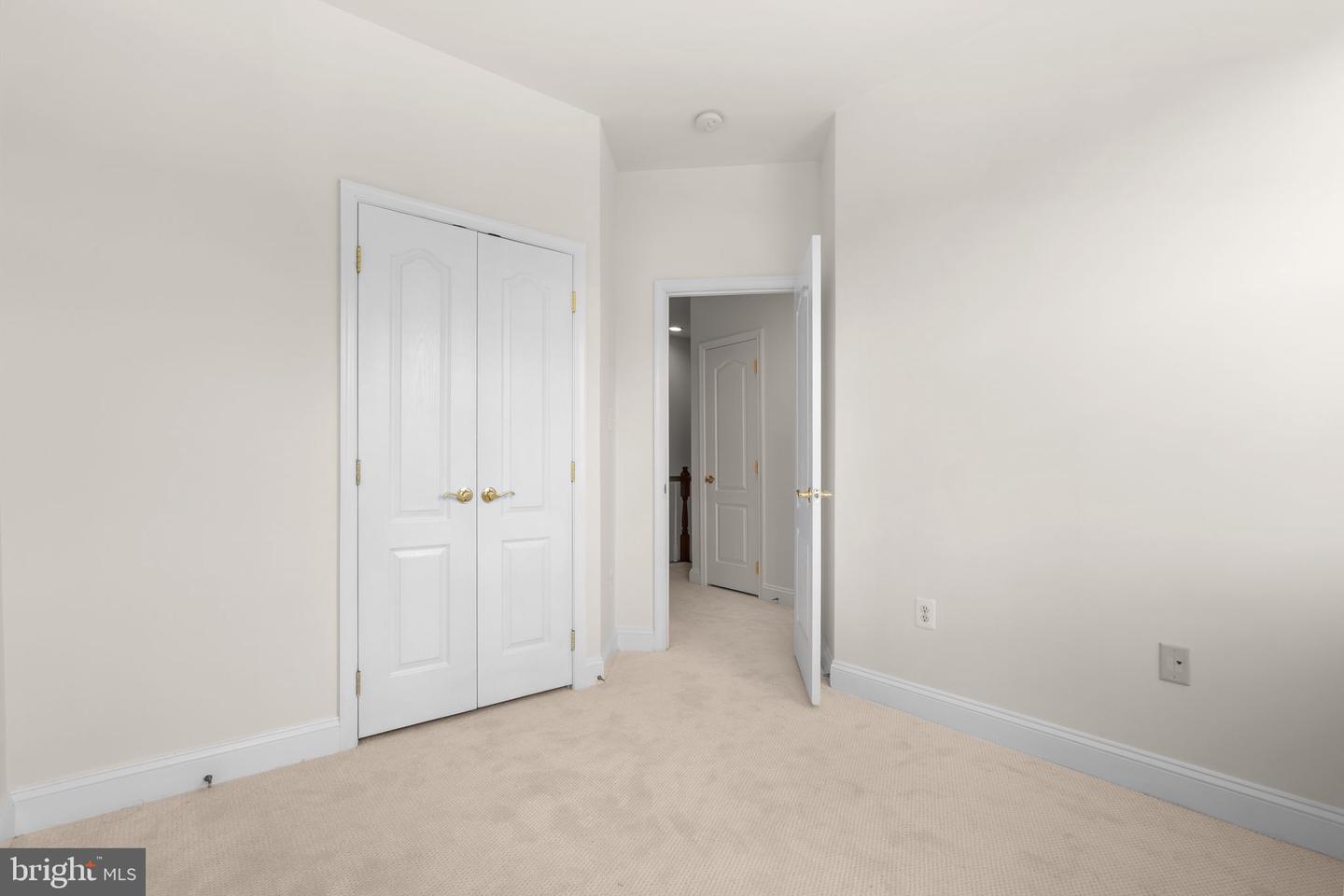 4091 COLUMBIA PIKE, ARLINGTON, Virginia 22204, 3 Bedrooms Bedrooms, 6 Rooms Rooms,2 BathroomsBathrooms,Residential,For sale,4091 COLUMBIA PIKE,VAAR2062340 MLS # VAAR2062340