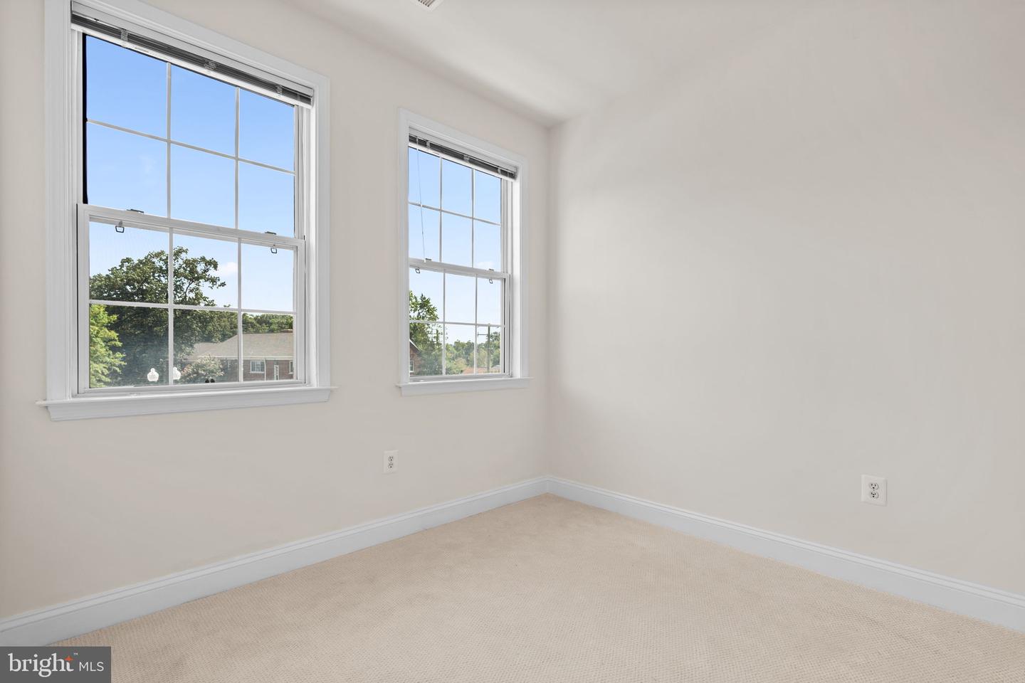 4091 COLUMBIA PIKE, ARLINGTON, Virginia 22204, 3 Bedrooms Bedrooms, 6 Rooms Rooms,2 BathroomsBathrooms,Residential,For sale,4091 COLUMBIA PIKE,VAAR2062340 MLS # VAAR2062340