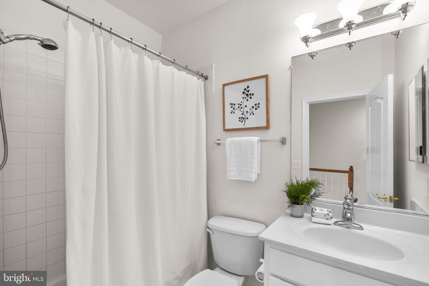 4091 COLUMBIA PIKE, ARLINGTON, Virginia 22204, 3 Bedrooms Bedrooms, 6 Rooms Rooms,2 BathroomsBathrooms,Residential,For sale,4091 COLUMBIA PIKE,VAAR2062340 MLS # VAAR2062340