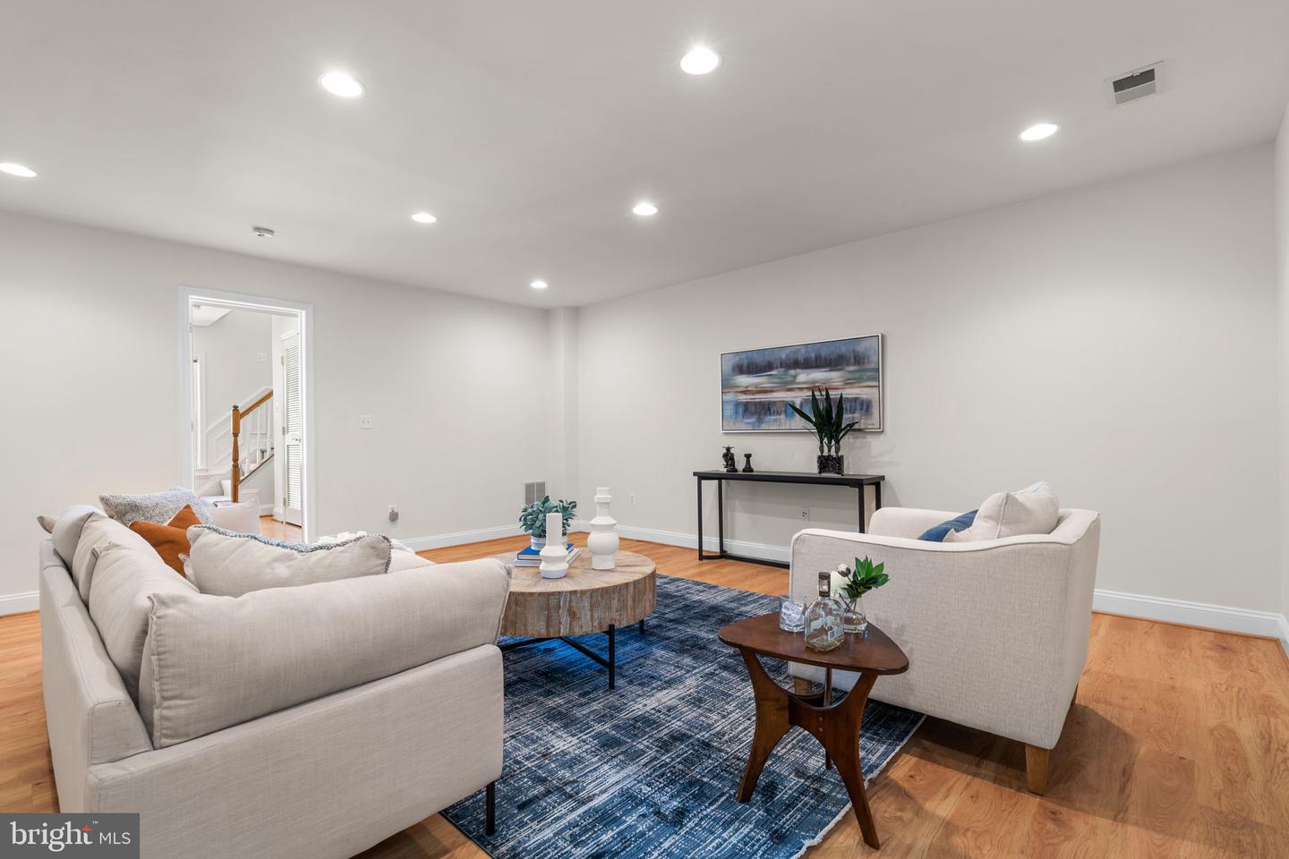 4091 COLUMBIA PIKE, ARLINGTON, Virginia 22204, 3 Bedrooms Bedrooms, 6 Rooms Rooms,2 BathroomsBathrooms,Residential,For sale,4091 COLUMBIA PIKE,VAAR2062340 MLS # VAAR2062340