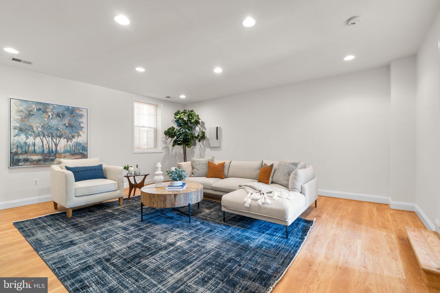4091 COLUMBIA PIKE, ARLINGTON, Virginia 22204, 3 Bedrooms Bedrooms, 6 Rooms Rooms,2 BathroomsBathrooms,Residential,For sale,4091 COLUMBIA PIKE,VAAR2062340 MLS # VAAR2062340