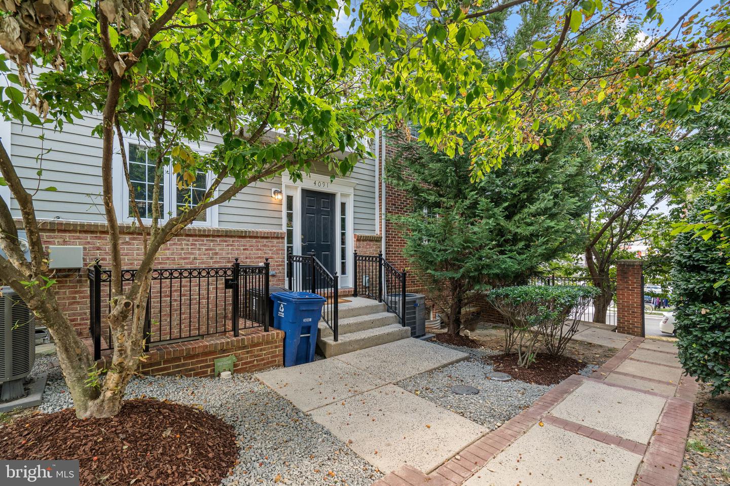 4091 COLUMBIA PIKE, ARLINGTON, Virginia 22204, 3 Bedrooms Bedrooms, 6 Rooms Rooms,2 BathroomsBathrooms,Residential,For sale,4091 COLUMBIA PIKE,VAAR2062340 MLS # VAAR2062340