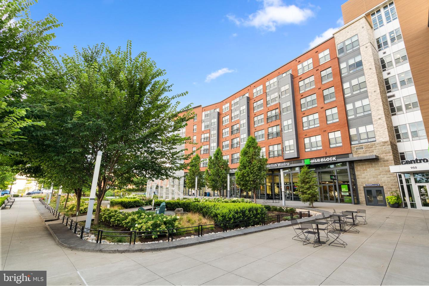 4091 COLUMBIA PIKE, ARLINGTON, Virginia 22204, 3 Bedrooms Bedrooms, 6 Rooms Rooms,2 BathroomsBathrooms,Residential,For sale,4091 COLUMBIA PIKE,VAAR2062340 MLS # VAAR2062340