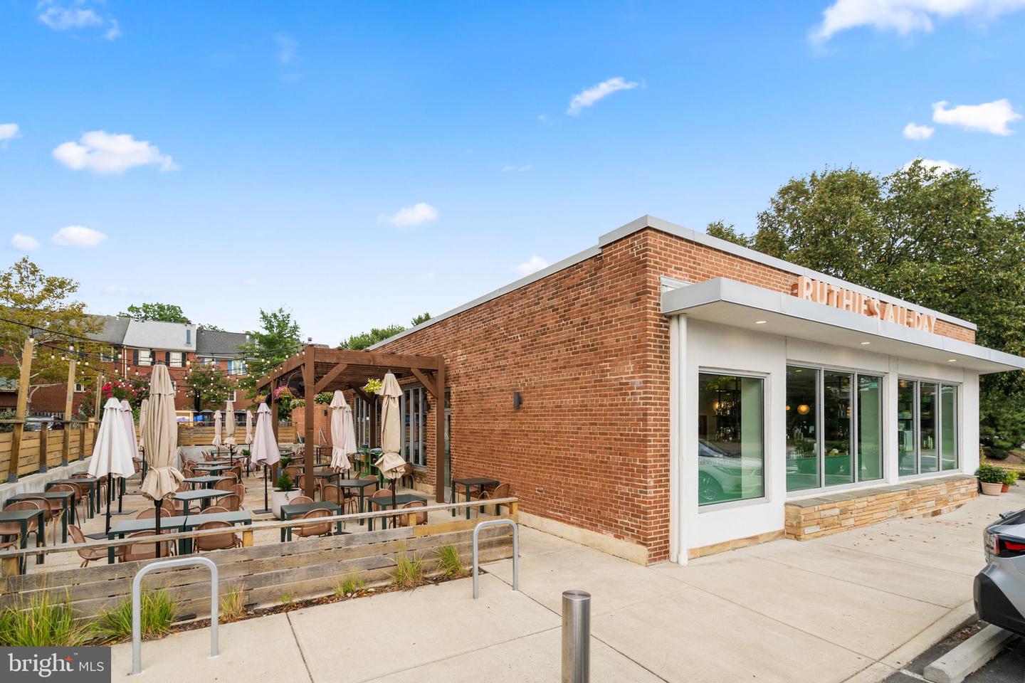 4091 COLUMBIA PIKE, ARLINGTON, Virginia 22204, 3 Bedrooms Bedrooms, 6 Rooms Rooms,2 BathroomsBathrooms,Residential,For sale,4091 COLUMBIA PIKE,VAAR2062340 MLS # VAAR2062340