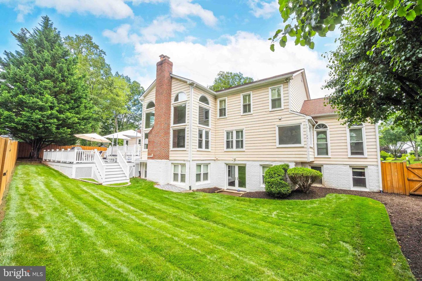 12524 SUMMER PL, HERNDON, Virginia 20171, 4 Bedrooms Bedrooms, 20 Rooms Rooms,4 BathroomsBathrooms,Residential,For sale,12524 SUMMER PL,VAFX2261648 MLS # VAFX2261648
