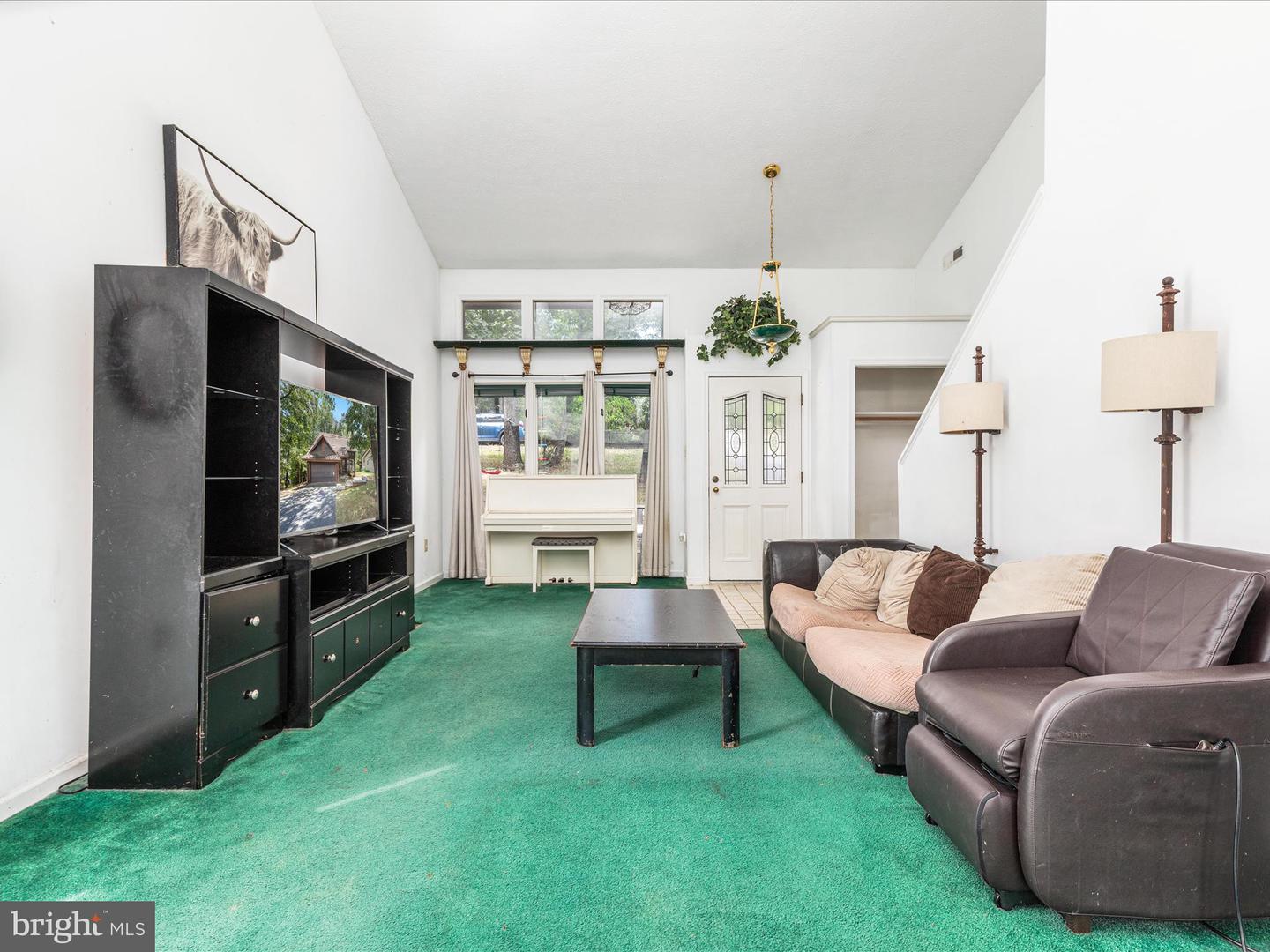 205 FAIRWAY CIR, CROSS JUNCTION, Virginia 22625, 4 Bedrooms Bedrooms, 12 Rooms Rooms,3 BathroomsBathrooms,Residential,For sale,205 FAIRWAY CIR,VAFV2036146 MLS # VAFV2036146